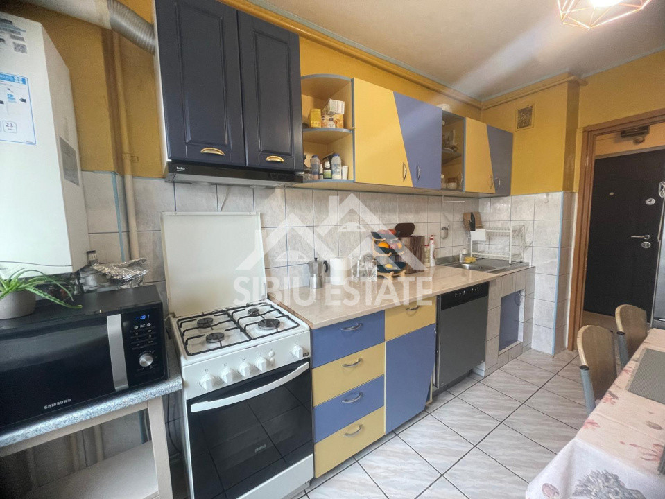 Apartament de vanzare cu 3 camere,2 bai,pivnita s.u 63.4 mp-Cartier Valea Aurie 