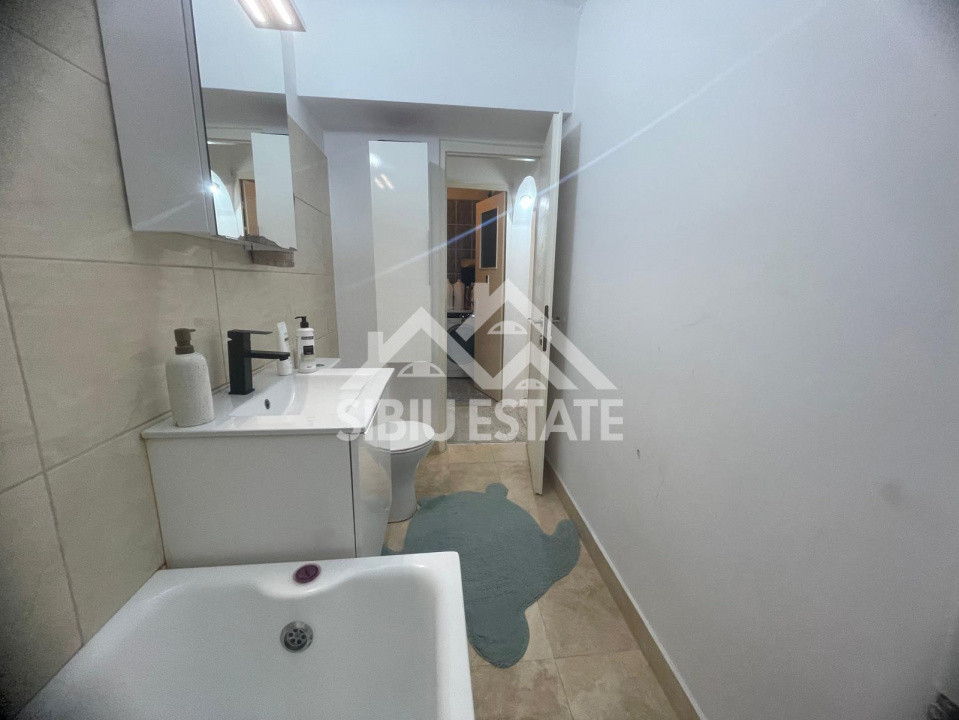Apartament de vanzare cu 3 camere,2 bai,pivnita s.u 63.4 mp-Cartier Valea Aurie 