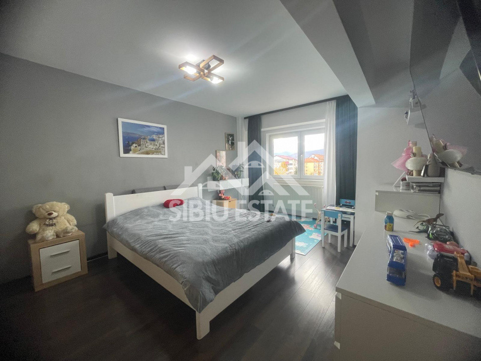 Apartament de vanzare cu 3 camere,2 bai,pivnita s.u 63.4 mp-Cartier Valea Aurie 