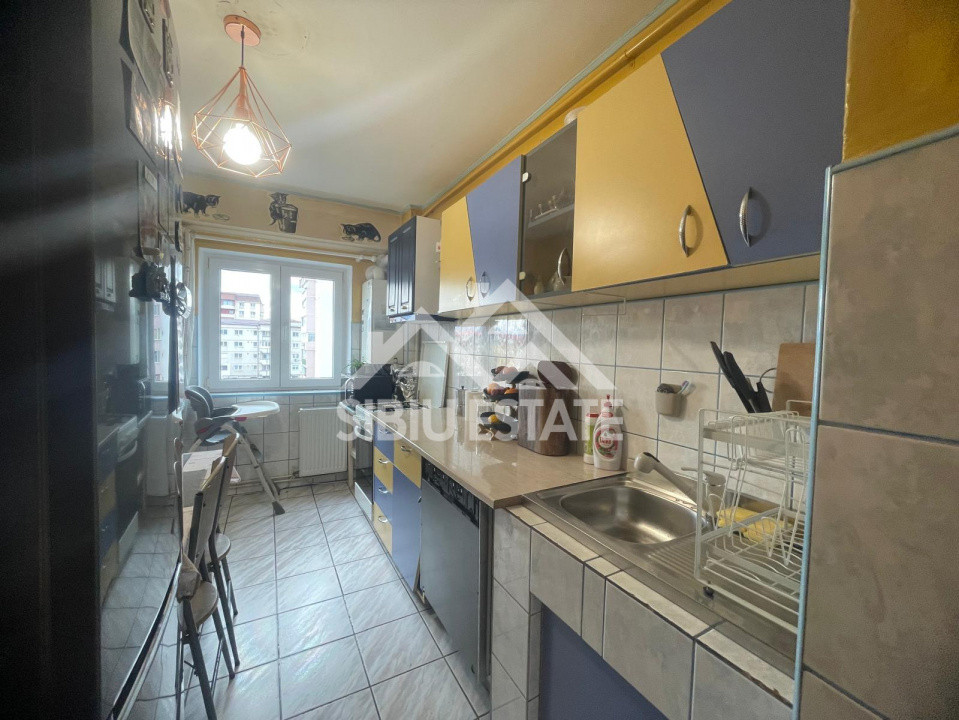 Apartament de vanzare cu 3 camere,2 bai,pivnita s.u 63.4 mp-Cartier Valea Aurie 