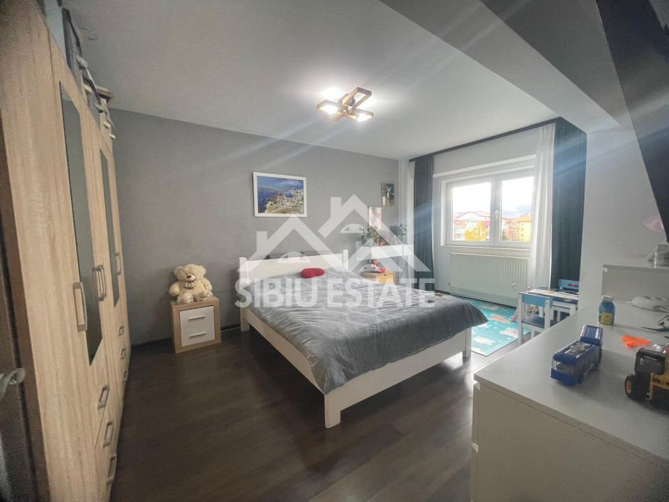 Apartament de vanzare cu 3 camere,2 bai,pivnita s.u 63.4 mp-Cartier Valea Aurie 