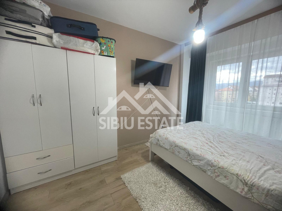 Apartament de vanzare cu 3 camere,2 bai,pivnita s.u 63.4 mp-Cartier Valea Aurie 