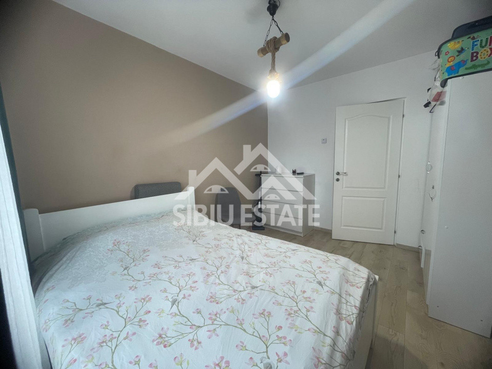 Apartament de vanzare cu 3 camere,2 bai,pivnita s.u 63.4 mp-Cartier Valea Aurie 