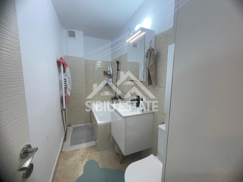 Apartament de vanzare cu 3 camere,2 bai,pivnita s.u 63.4 mp-Cartier Valea Aurie 