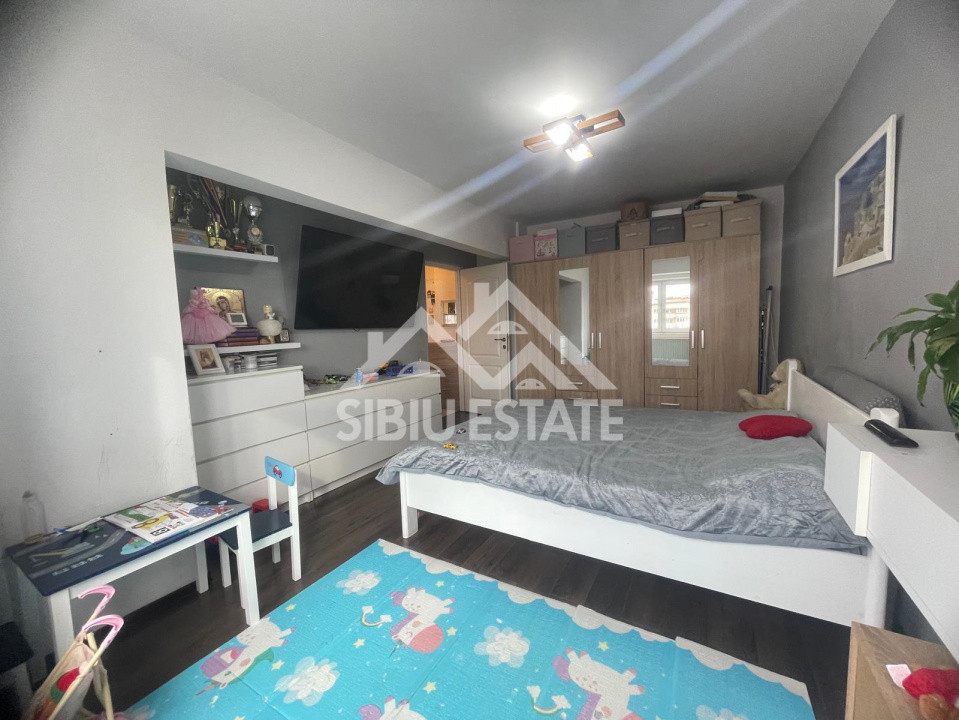 Apartament de vanzare cu 3 camere,2 bai,pivnita s.u 63.4 mp-Cartier Valea Aurie 