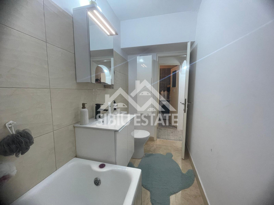 Apartament de vanzare cu 3 camere,2 bai,pivnita s.u 63.4 mp-Cartier Valea Aurie 