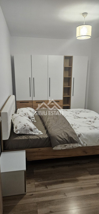 Apartament de inchiriat cu  3 camere,balcon, loc de parcarare, mobilat si utilat