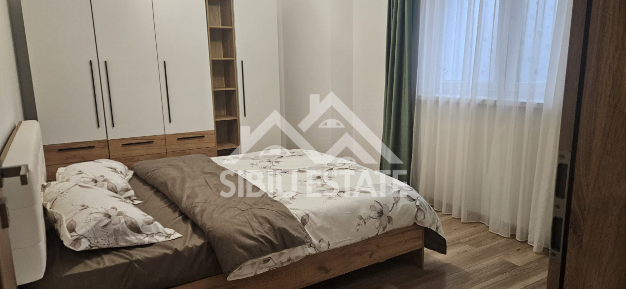 Apartament de inchiriat cu  3 camere,balcon, loc de parcarare, mobilat si utilat