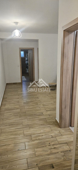 Apartament de inchiriat cu  3 camere,balcon, loc de parcarare, mobilat si utilat