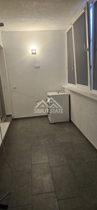 Apartament de inchiriat cu  3 camere,balcon, loc de parcarare, mobilat si utilat