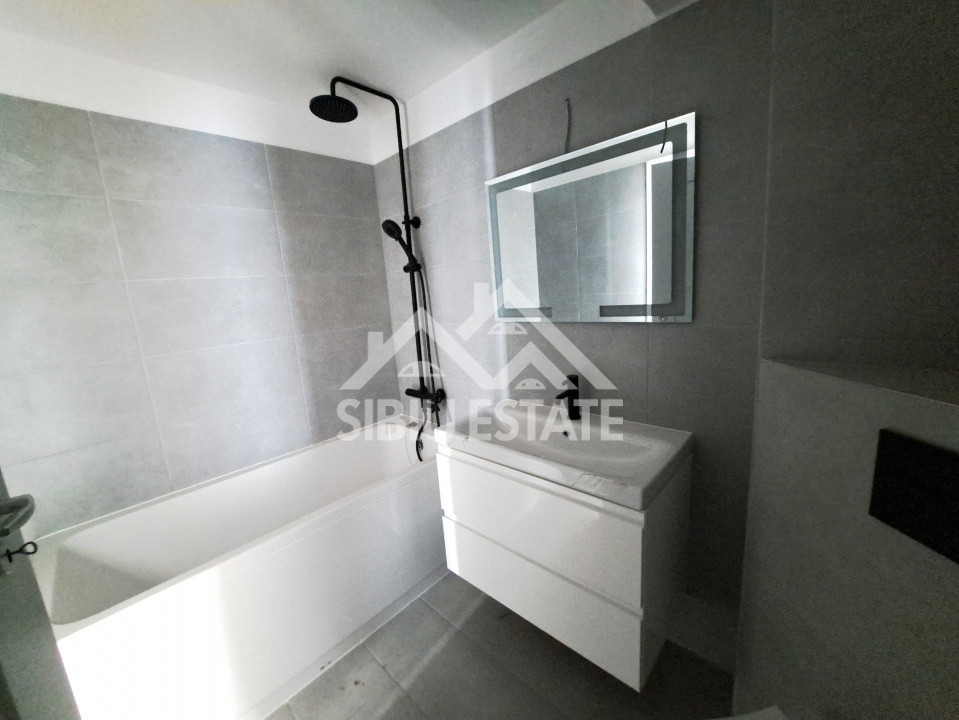 Apartament Sibiu 4 camere, 2 bai NOU lift si parcare