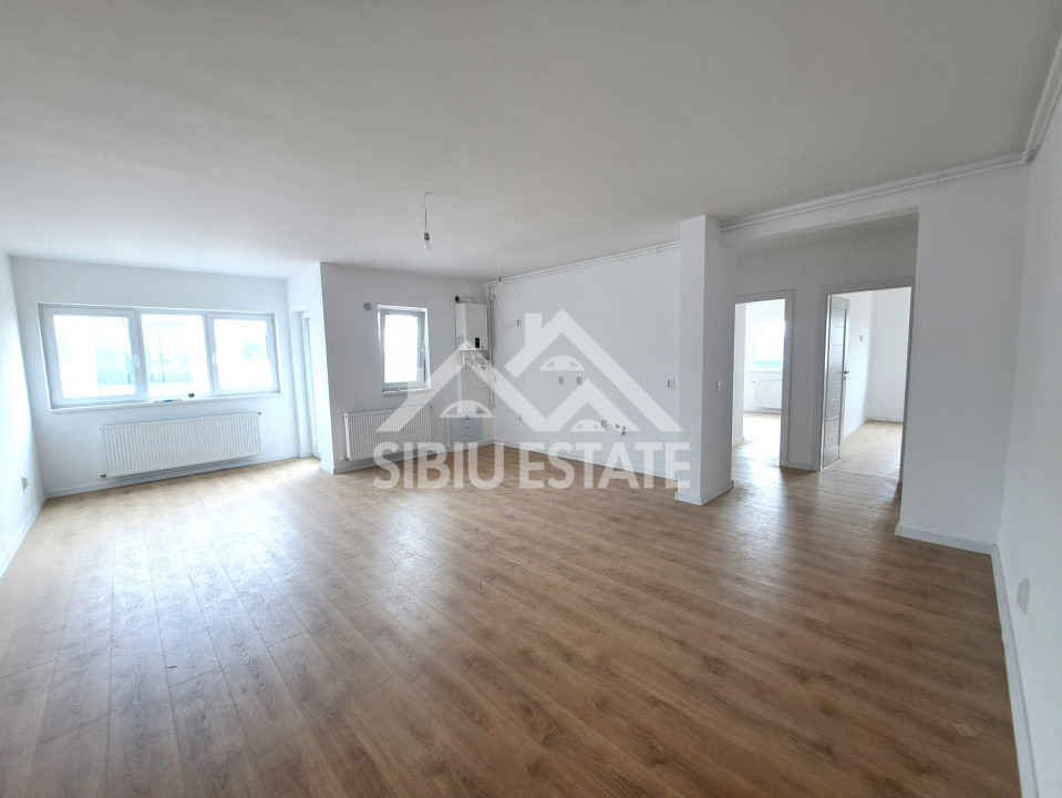 Apartament Sibiu 4 camere, 2 bai NOU lift si parcare