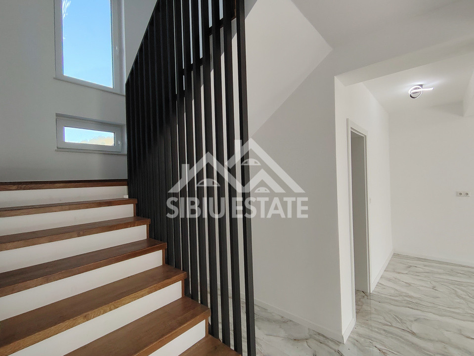 Casa moderna 4 camere, garaj, pivnita  Sibiu, Sura Mare