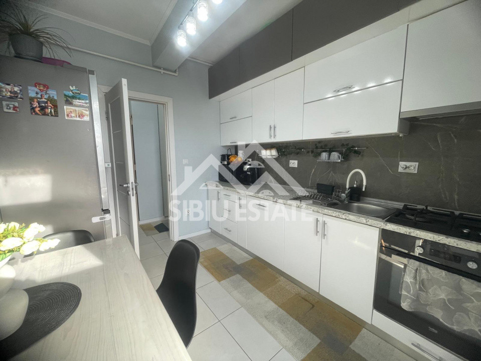 Apartament de vanzare, decomandat cu 2 camere, etaj 2 -Turnisor