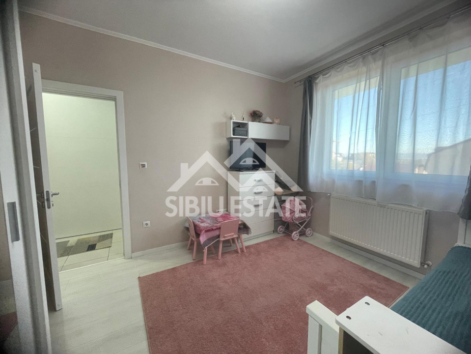 Apartament de vanzare, decomandat cu 2 camere, etaj 2 -Turnisor