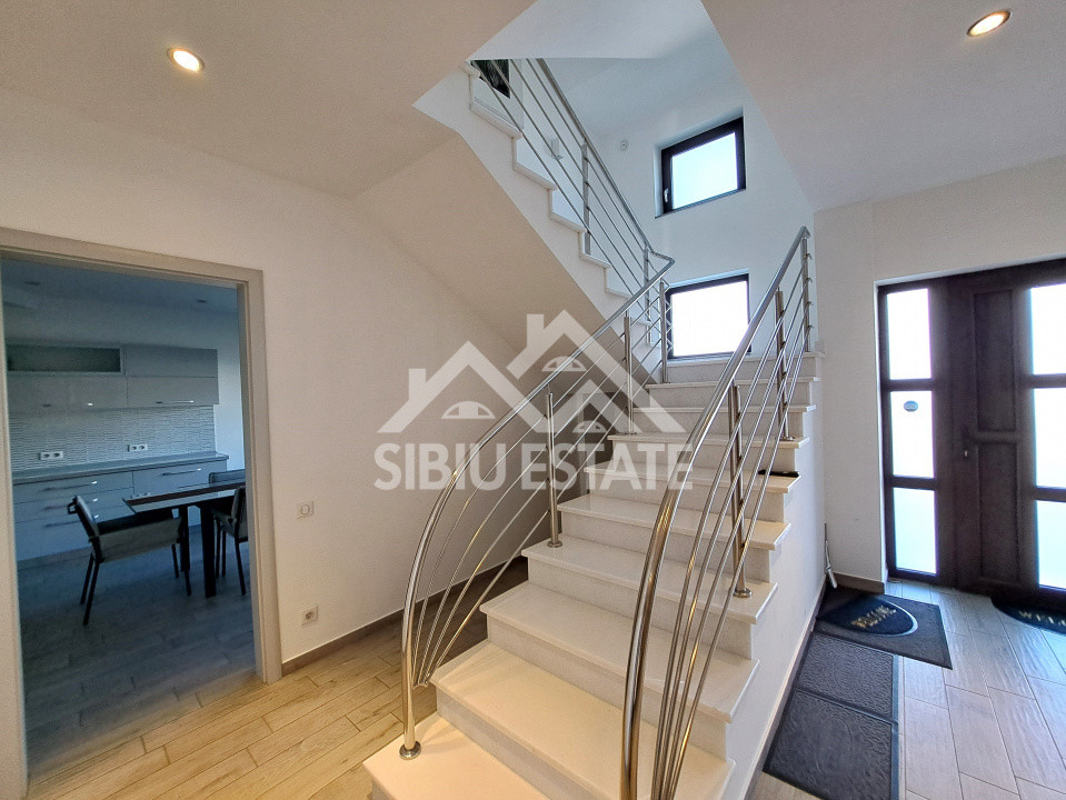 Casa Sibiu 6 camere, teren mare, garaje, Sura Mica
