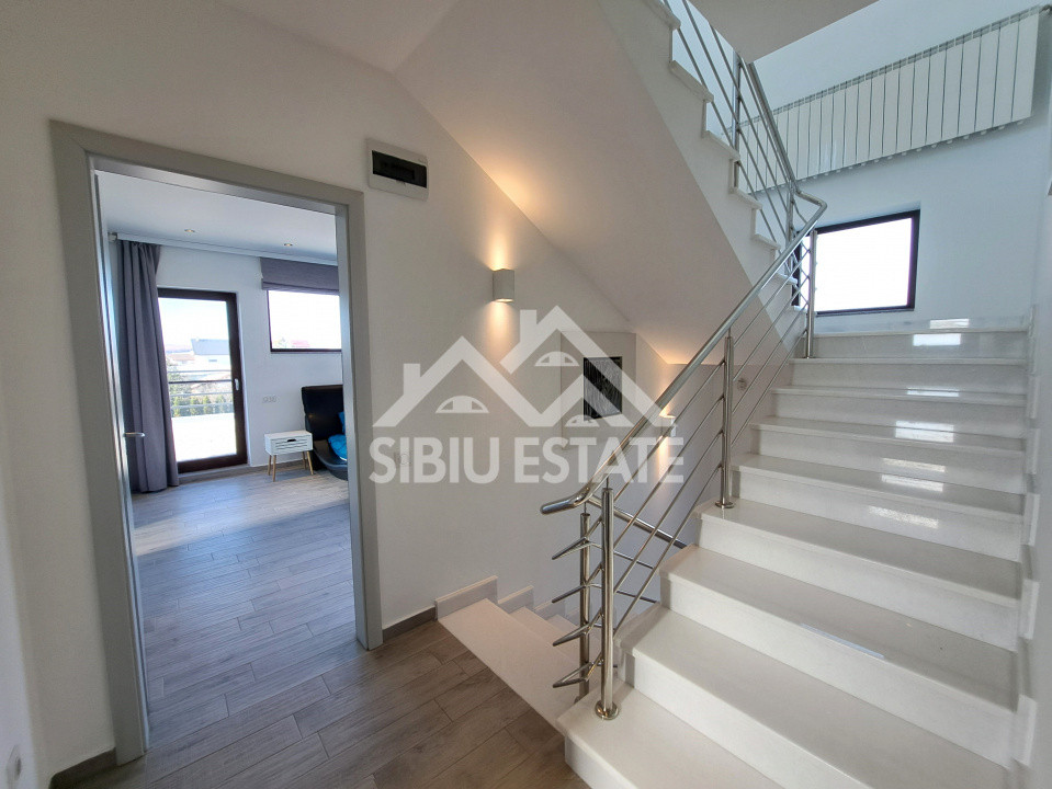 Casa Sibiu 6 camere, teren mare, garaje, Sura Mica