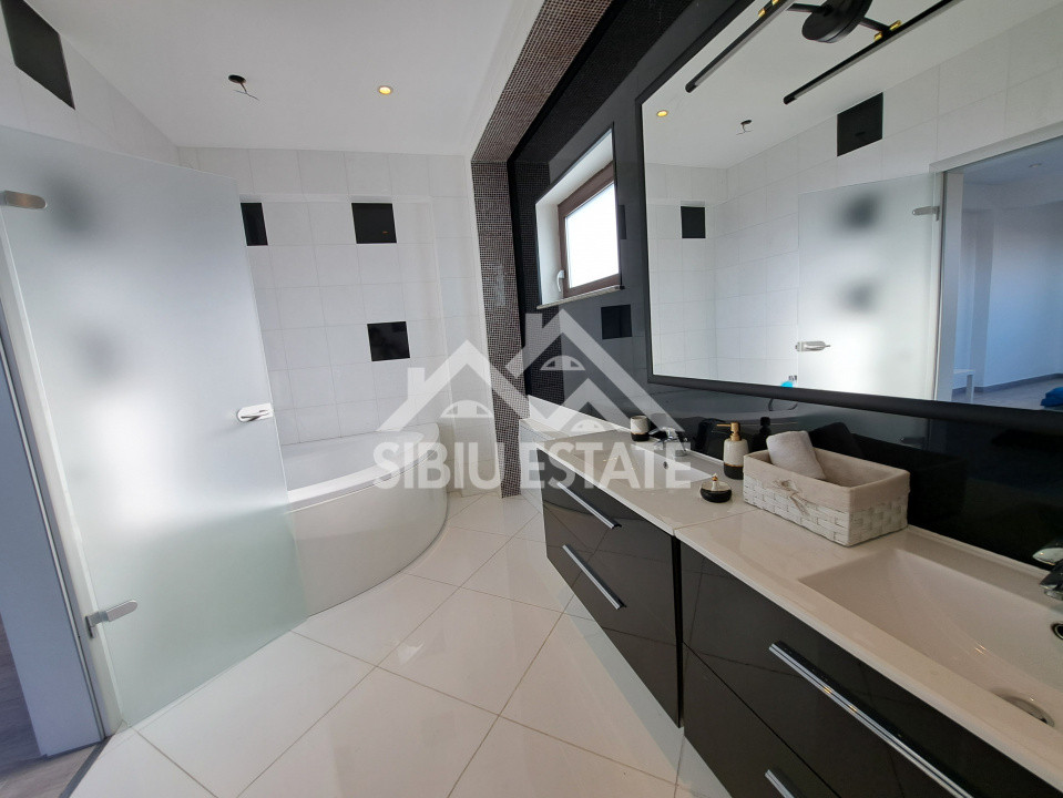 Casa Sibiu 6 camere, teren mare, garaje, Sura Mica