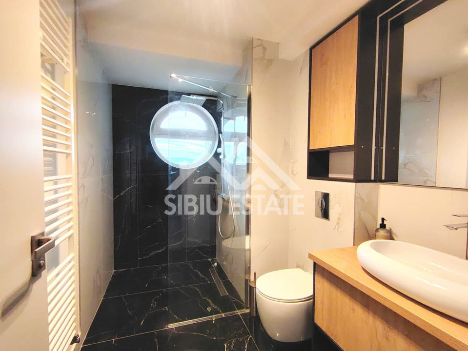 Apartament SIBIU central 3 camere, 2 bai, lift, garaj 