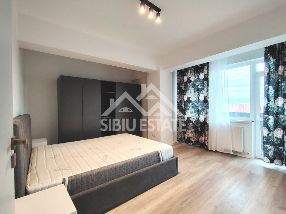 Apartament SIBIU central 3 camere, 2 bai, lift, garaj 