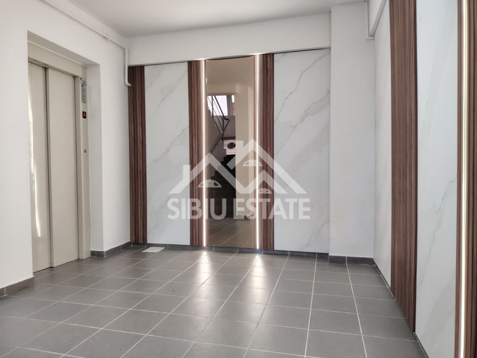 Apartament SIBIU central 3 camere, 2 bai, lift, garaj 