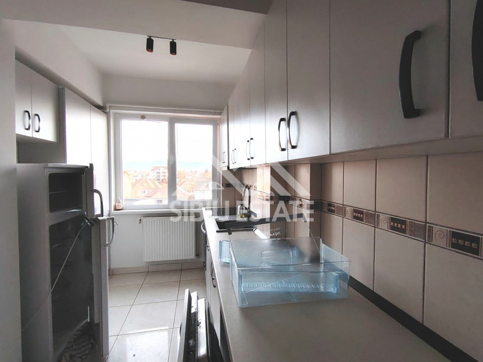 Apartament SIBIU central 3 camere, 2 bai, lift, garaj 