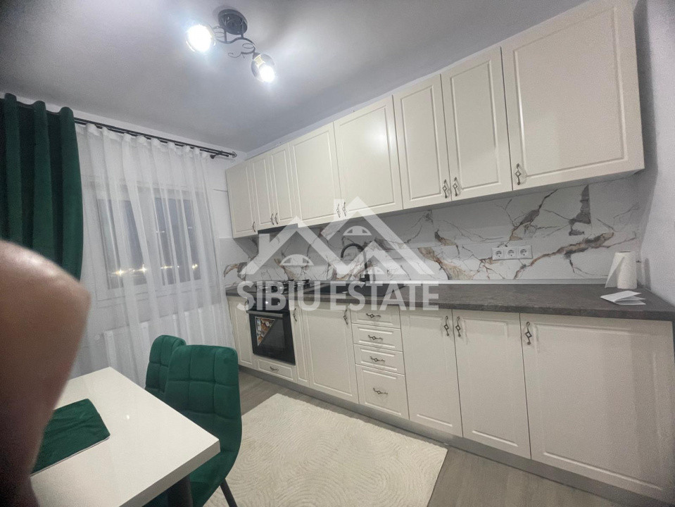 Apartament de vanzare cu 2 camere decomandat, etaj 2, pivnita- Cartierul Strand