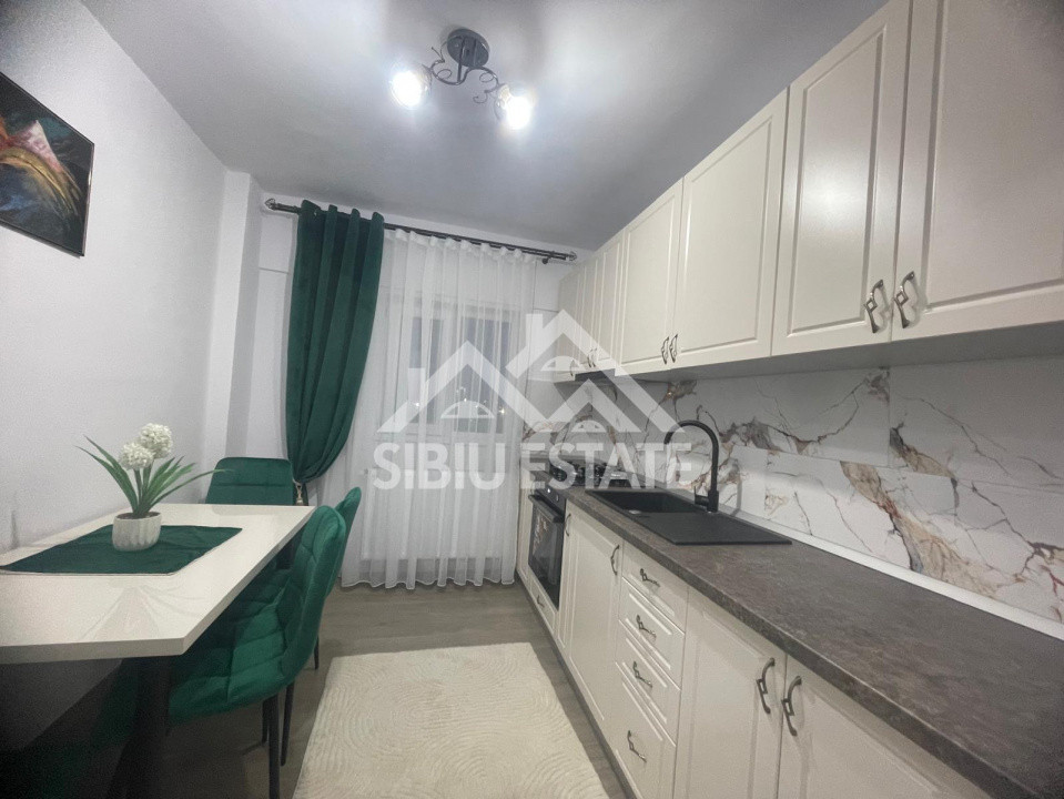 Apartament de vanzare cu 2 camere decomandat, etaj 2, pivnita- Cartierul Strand