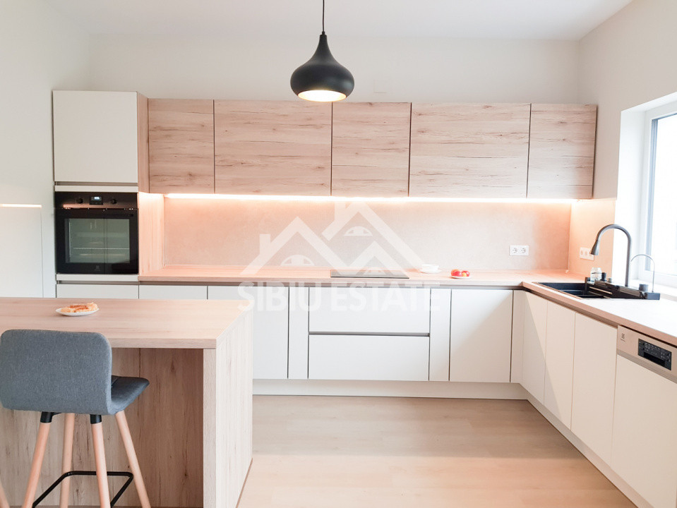 Casa individuala de inchiriat , moderna, prima inchiriere, - Cisnadioara 