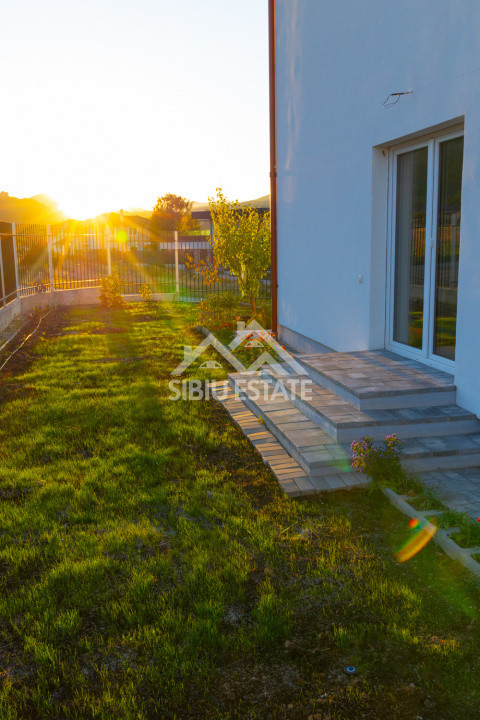 Casa individuala de inchiriat , moderna, prima inchiriere, - Cisnadioara 