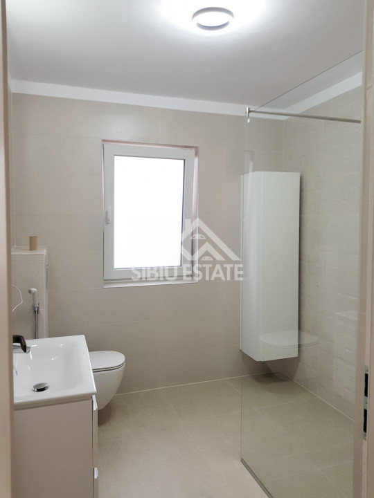 Casa individuala de inchiriat , moderna, prima inchiriere, - Cisnadioara 