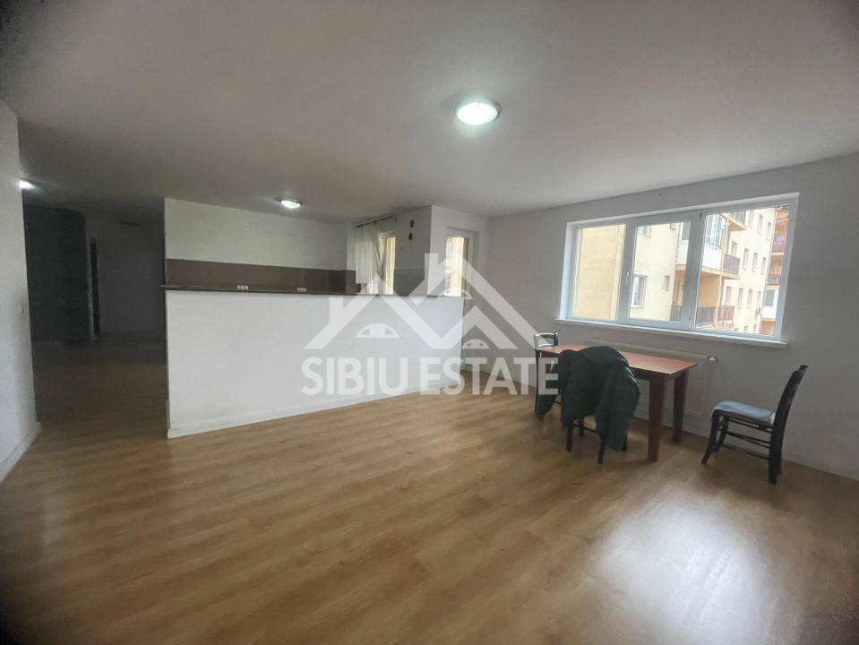 Apartament de vanzare cu 3 camere spatios s.u. 81.3mp-Super pret 1.746 euro/mp. 