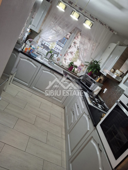 Casa tip duplex de vanzare doua nivele plus mansarada- Cartier Arhitectilor