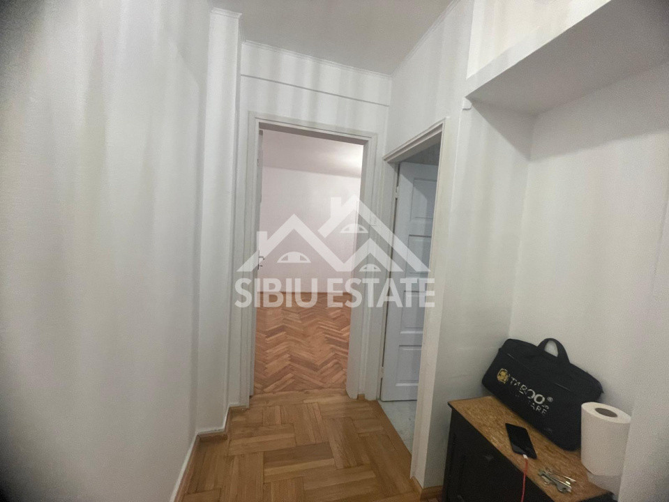 Apartament de vanzare cu 3 camere, balcon, etaj 1 -Zona Calea Dumbravii
