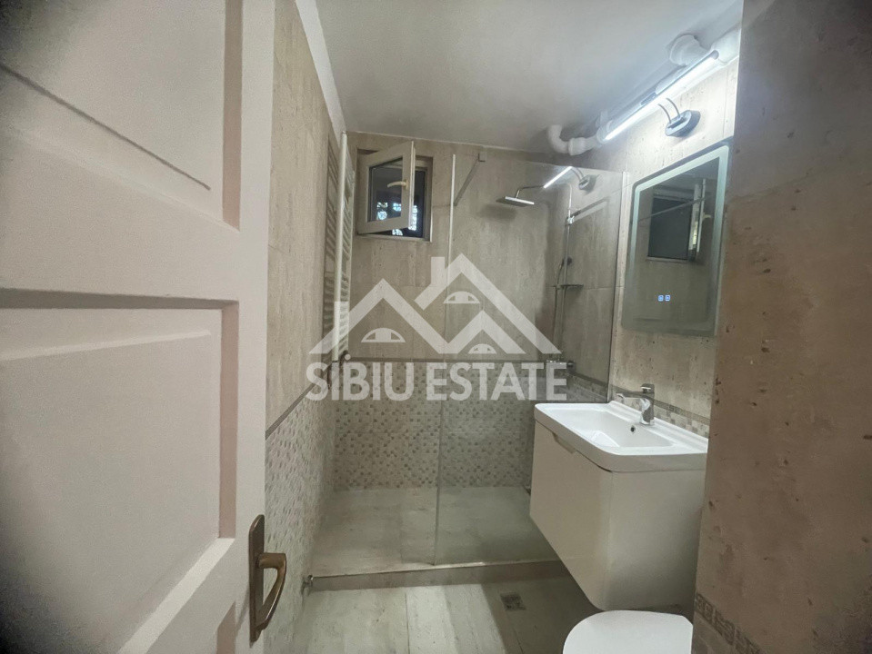 Apartament de vanzare cu 3 camere, balcon, etaj 1 -Zona Calea Dumbravii