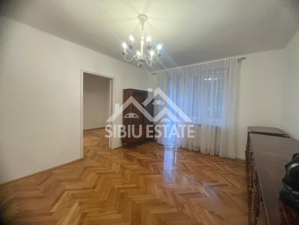 Apartament de vanzare cu 3 camere, balcon, etaj 1 -Zona Calea Dumbravii