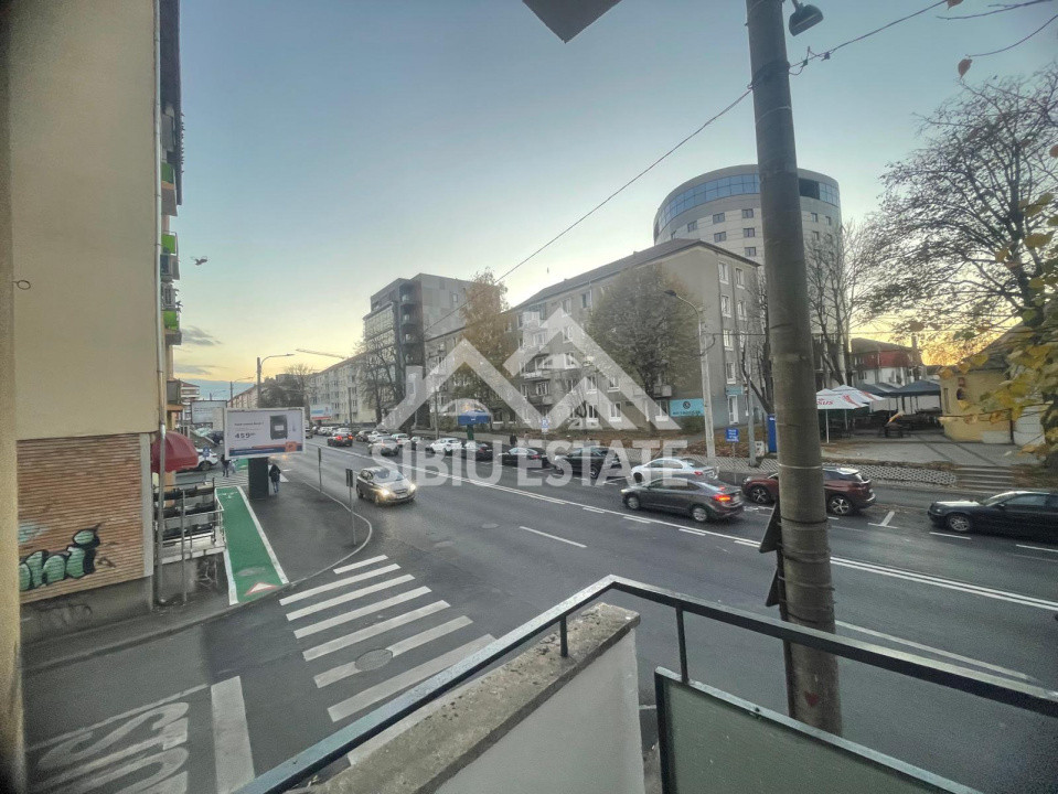 Apartament de vanzare cu 3 camere, balcon, etaj 1 -Zona Calea Dumbravii