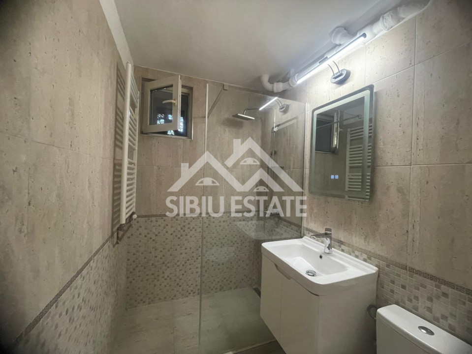Apartament de vanzare cu 3 camere, balcon, etaj 1 -Zona Calea Dumbravii