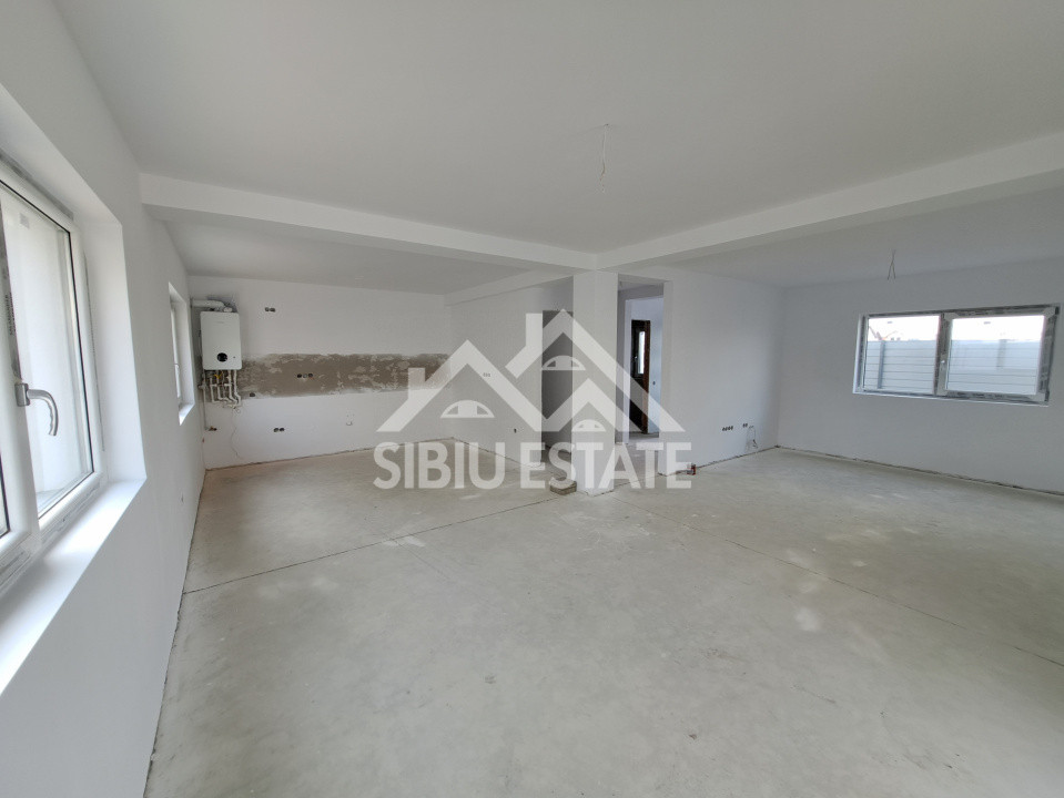 Casa si curte Selimbar central, 4 camere, 2 bai