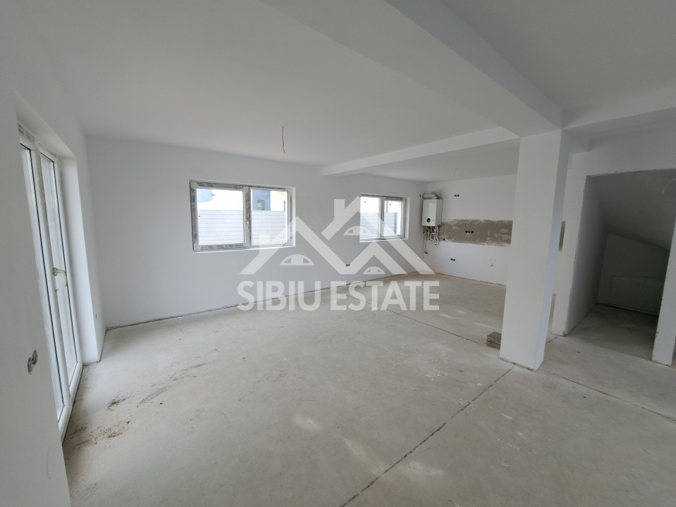 Casa si curte Selimbar central, 4 camere, 2 bai