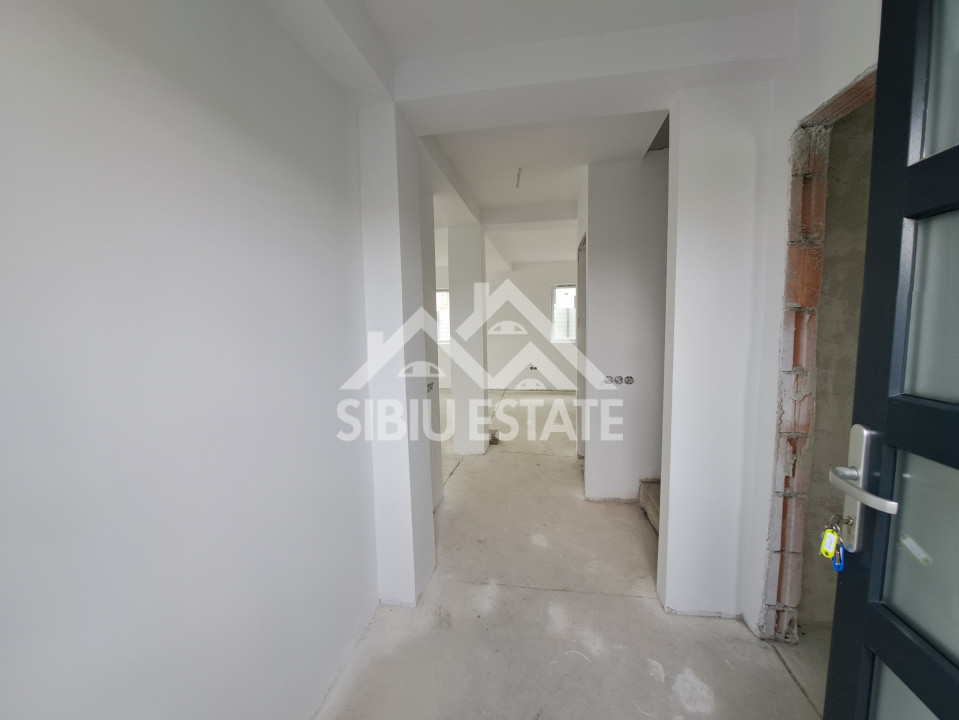 Casa si curte Selimbar central, 4 camere, 2 bai