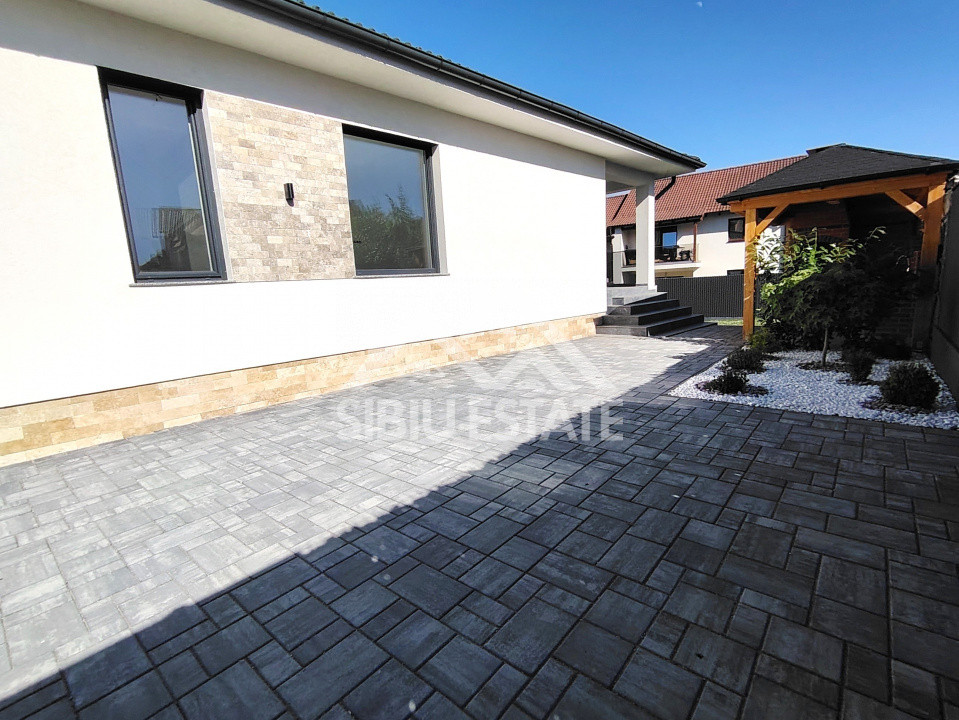 Casa noua Sibiu, Selimbar, garaj, pivnita, curte mare