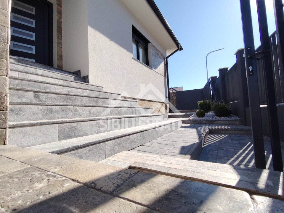 Casa noua Sibiu, Selimbar, garaj, pivnita, curte mare