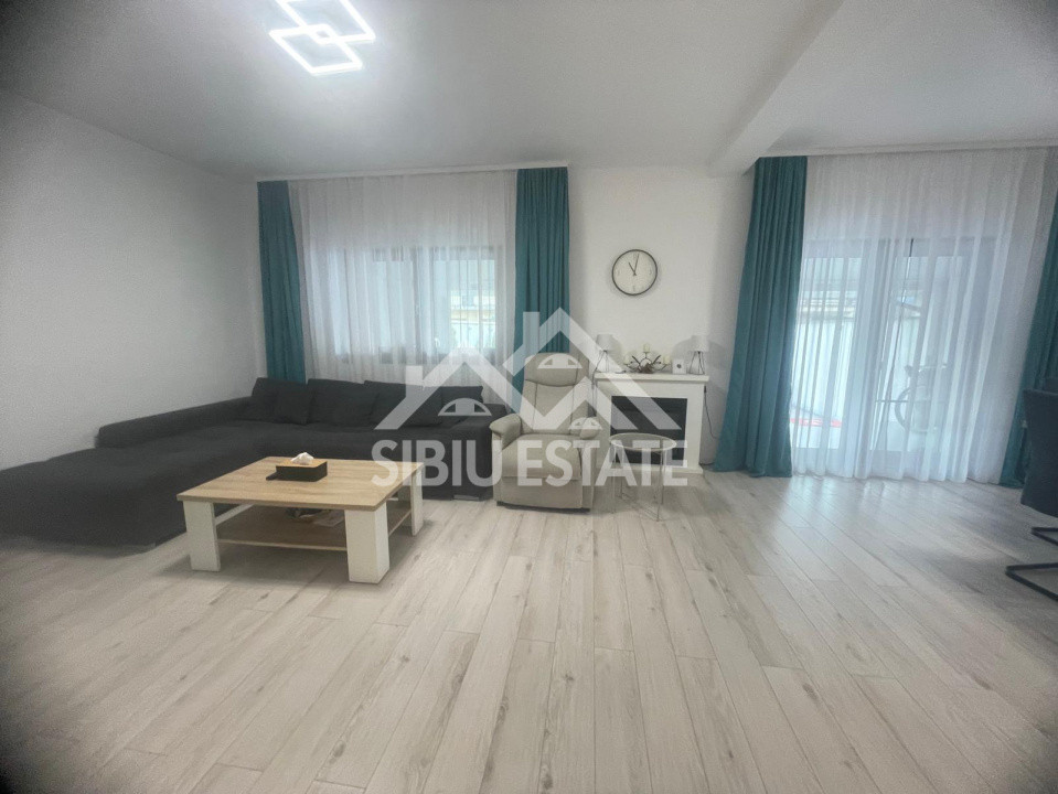 Duplex modern cu panouri fotovoltaice, 4 camere, 3 bai, deschidere la 2 strazi 