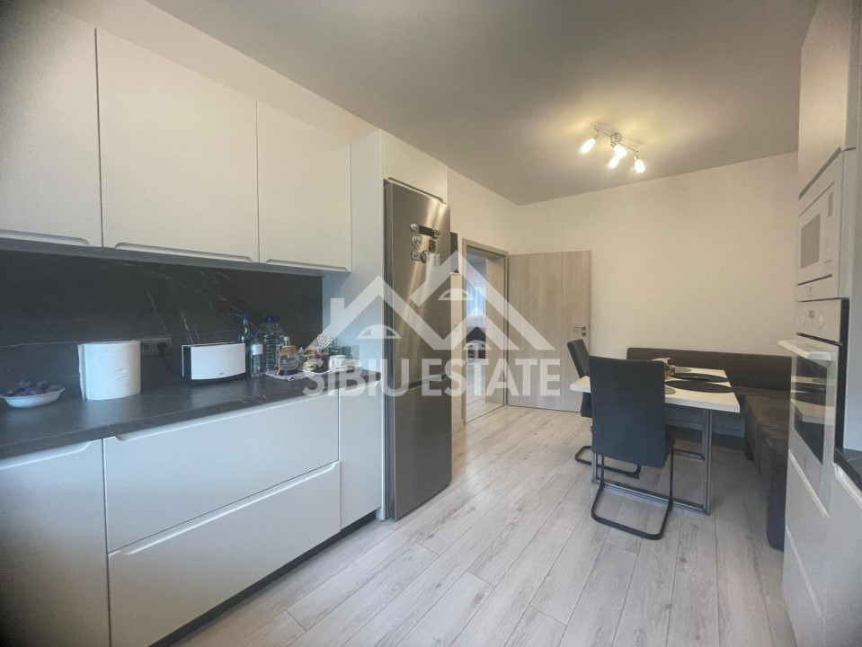 Duplex modern cu panouri fotovoltaice, 4 camere, 3 bai, deschidere la 2 strazi 