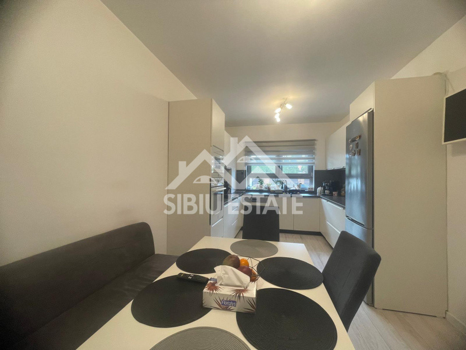 Duplex modern cu panouri fotovoltaice, 4 camere, 3 bai, deschidere la 2 strazi 