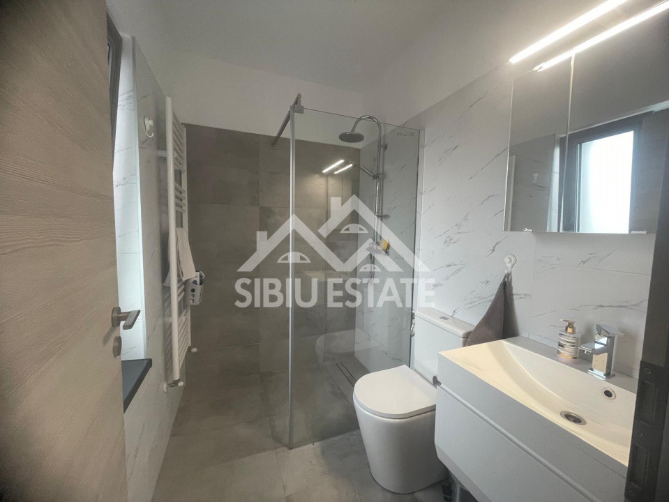 Duplex modern cu panouri fotovoltaice, 4 camere, 3 bai, deschidere la 2 strazi 