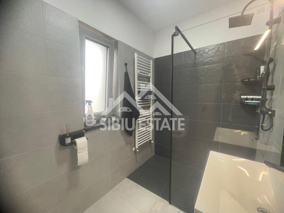 Duplex modern cu panouri fotovoltaice, 4 camere, 3 bai, deschidere la 2 strazi 