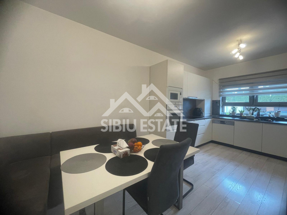 Duplex modern cu panouri fotovoltaice, 4 camere, 3 bai, deschidere la 2 strazi 