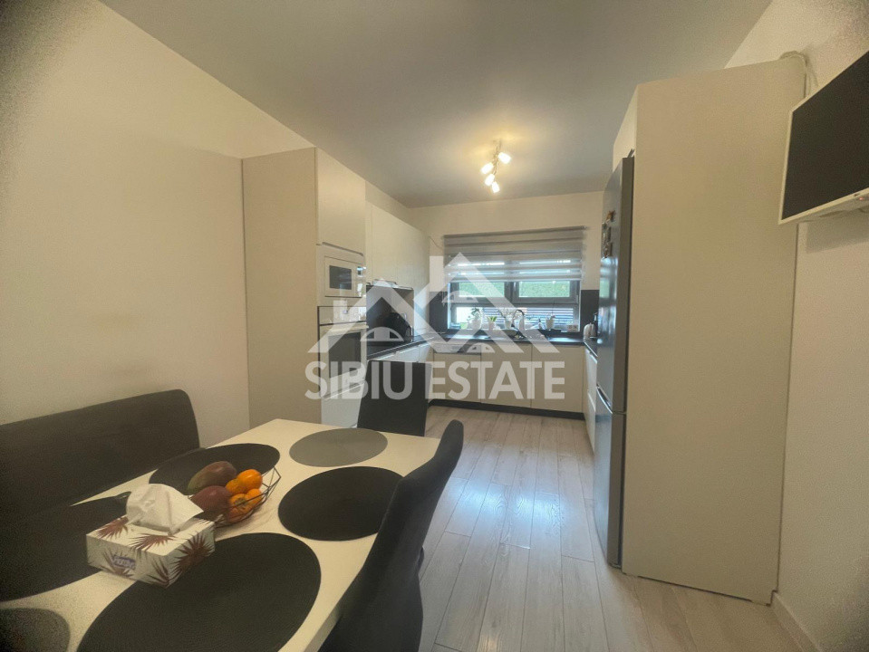 Duplex modern cu panouri fotovoltaice, 4 camere, 3 bai, deschidere la 2 strazi 